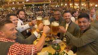 Legenden des FC Bayern versammelt auf dem Oktoberfest